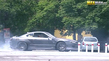 scherzo-scuola-guida-pilota-drift-8.gif