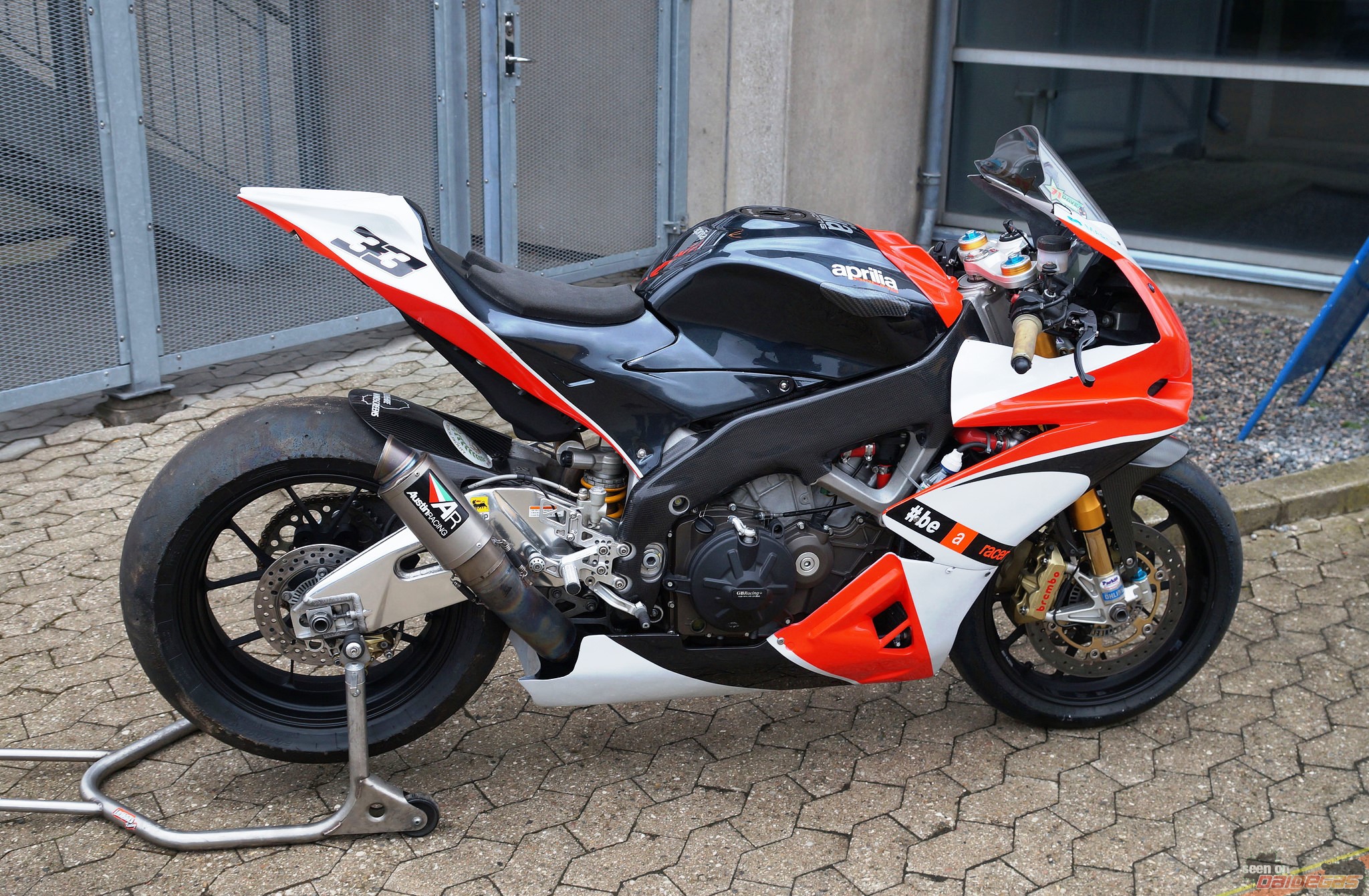 custom aprilia rsv4
