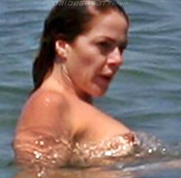 Claudia gerini topless 🔥 Claudia Gerini topless a Formentera