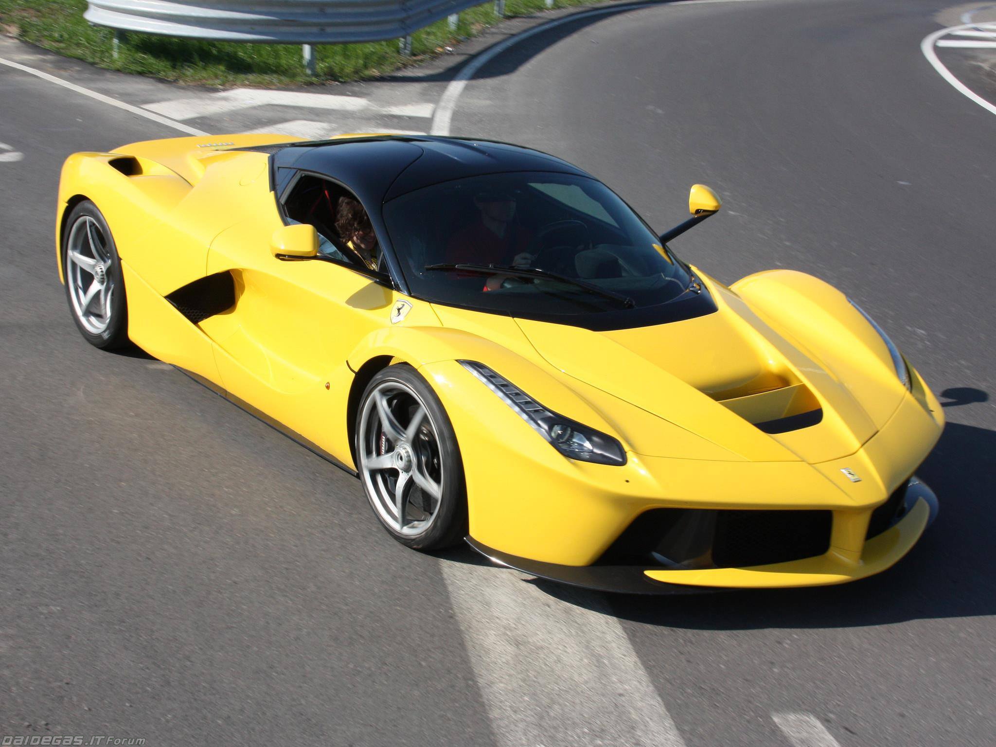 LAFERRARI желтая