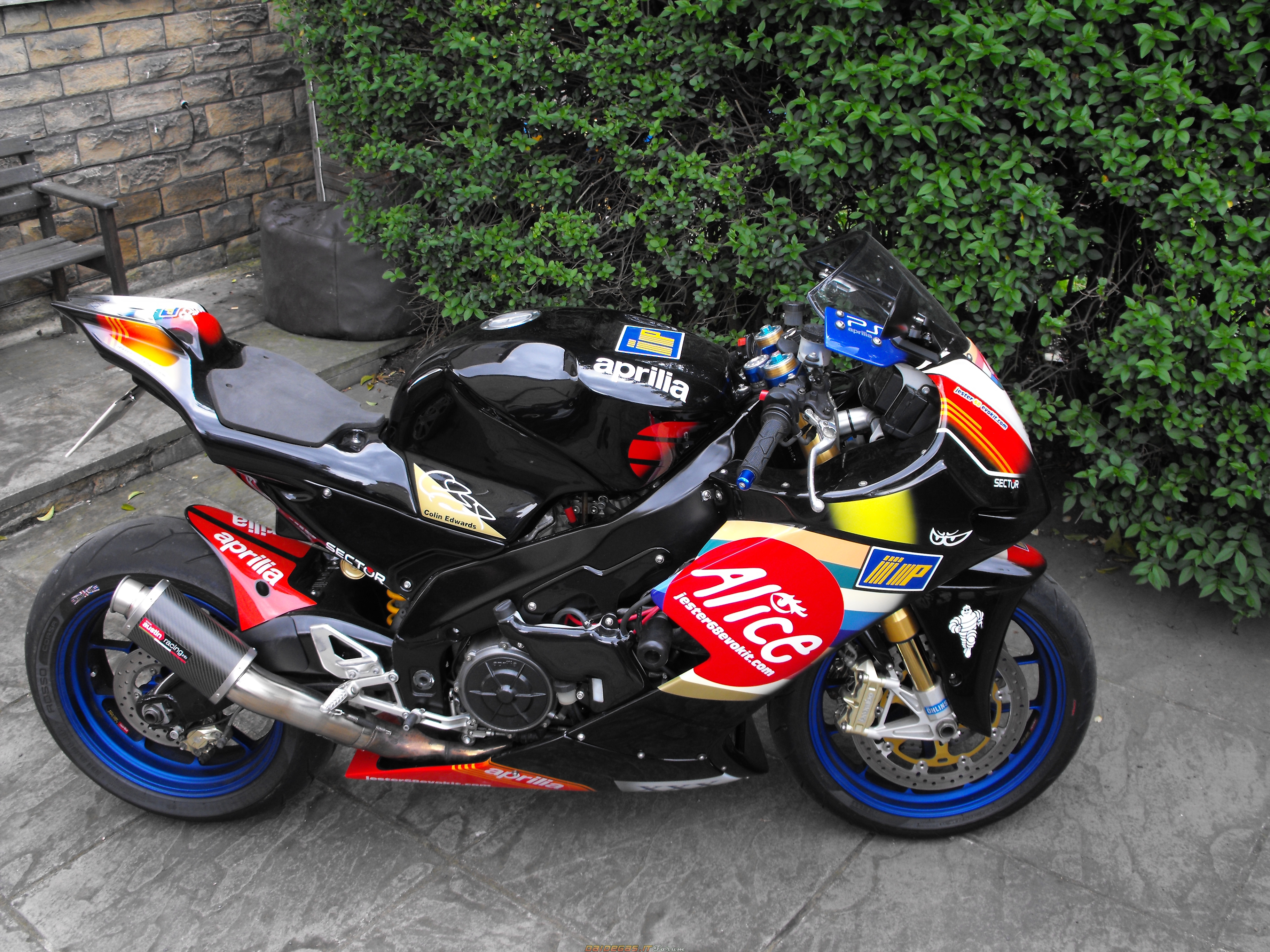 Aprilia RSV Custom