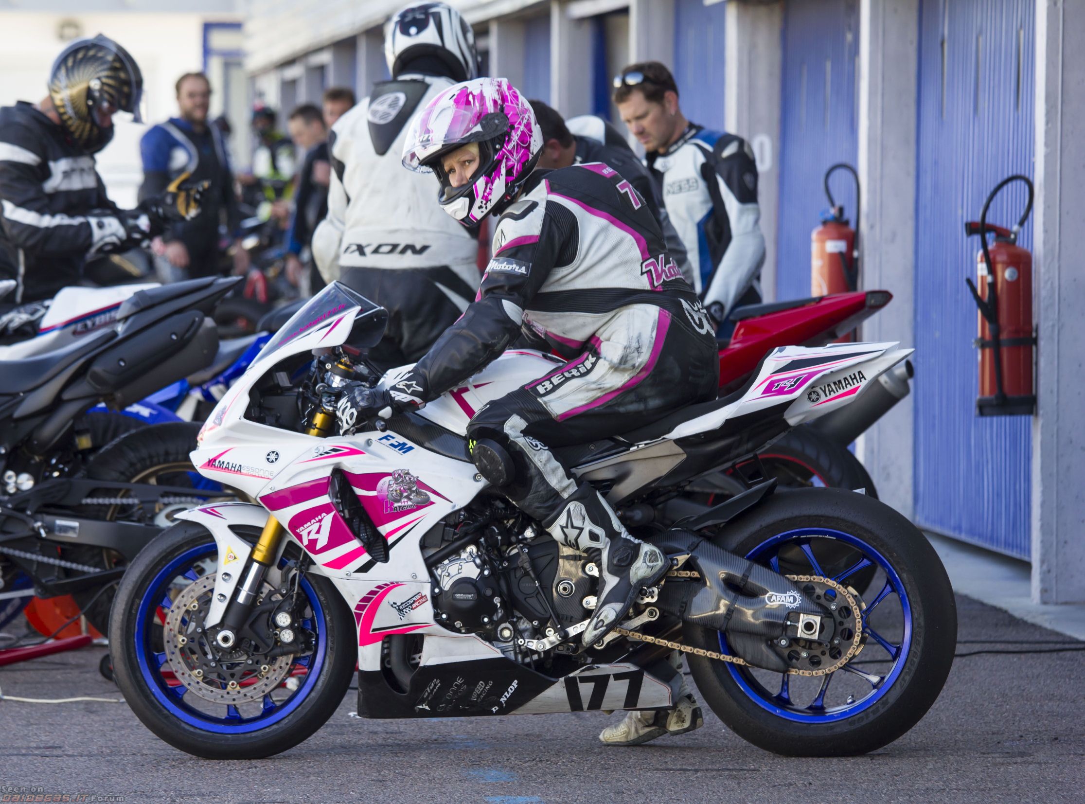 2015 Yamaha R1 R1M colorazioni particolari - DaiDeGas Forum