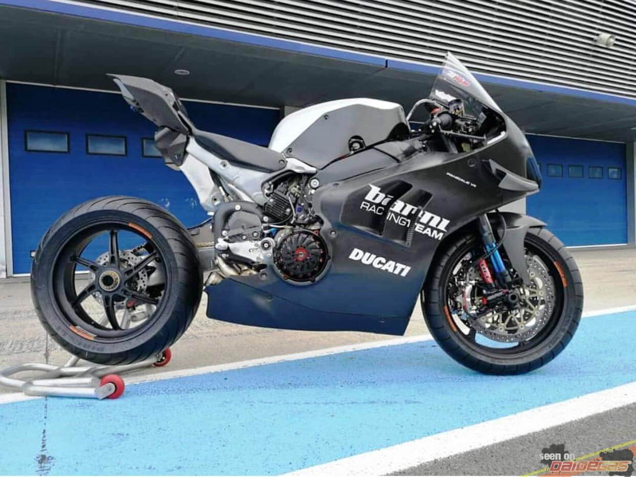 Ducati Panigale v4 морда