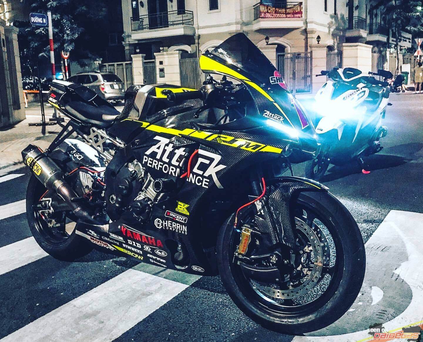 2015 Yamaha R1 R1M colorazioni particolari - DaiDeGas Forum