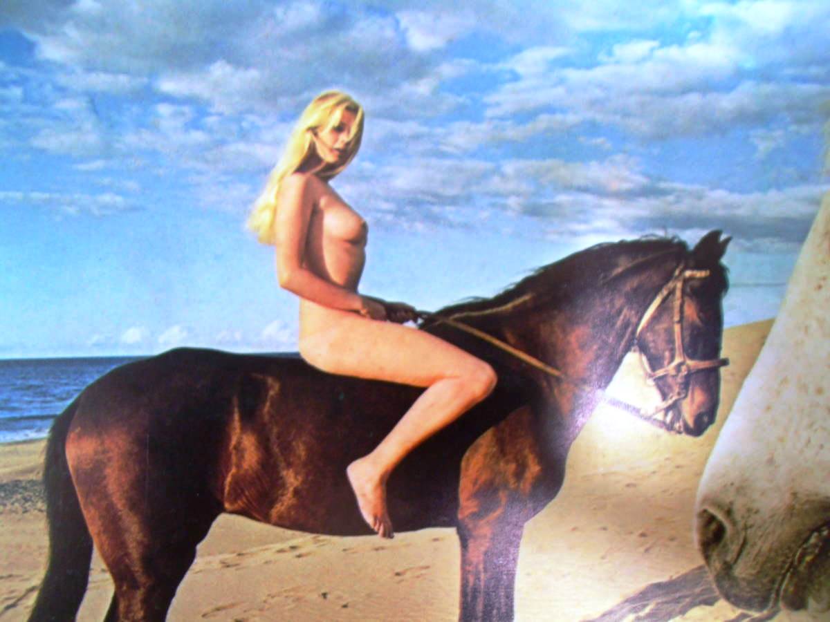Donna fa sesso col cavallo