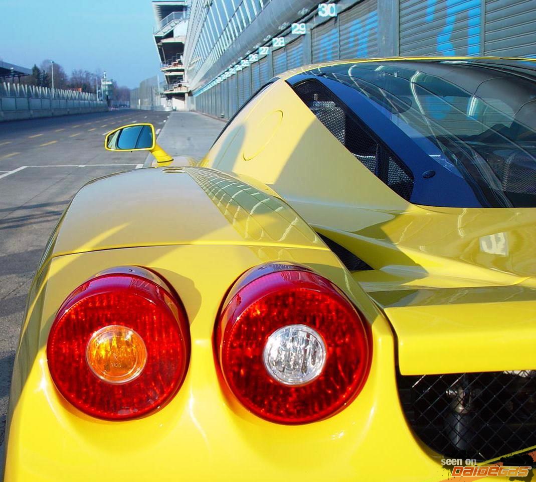 Ferrari Enzo зад